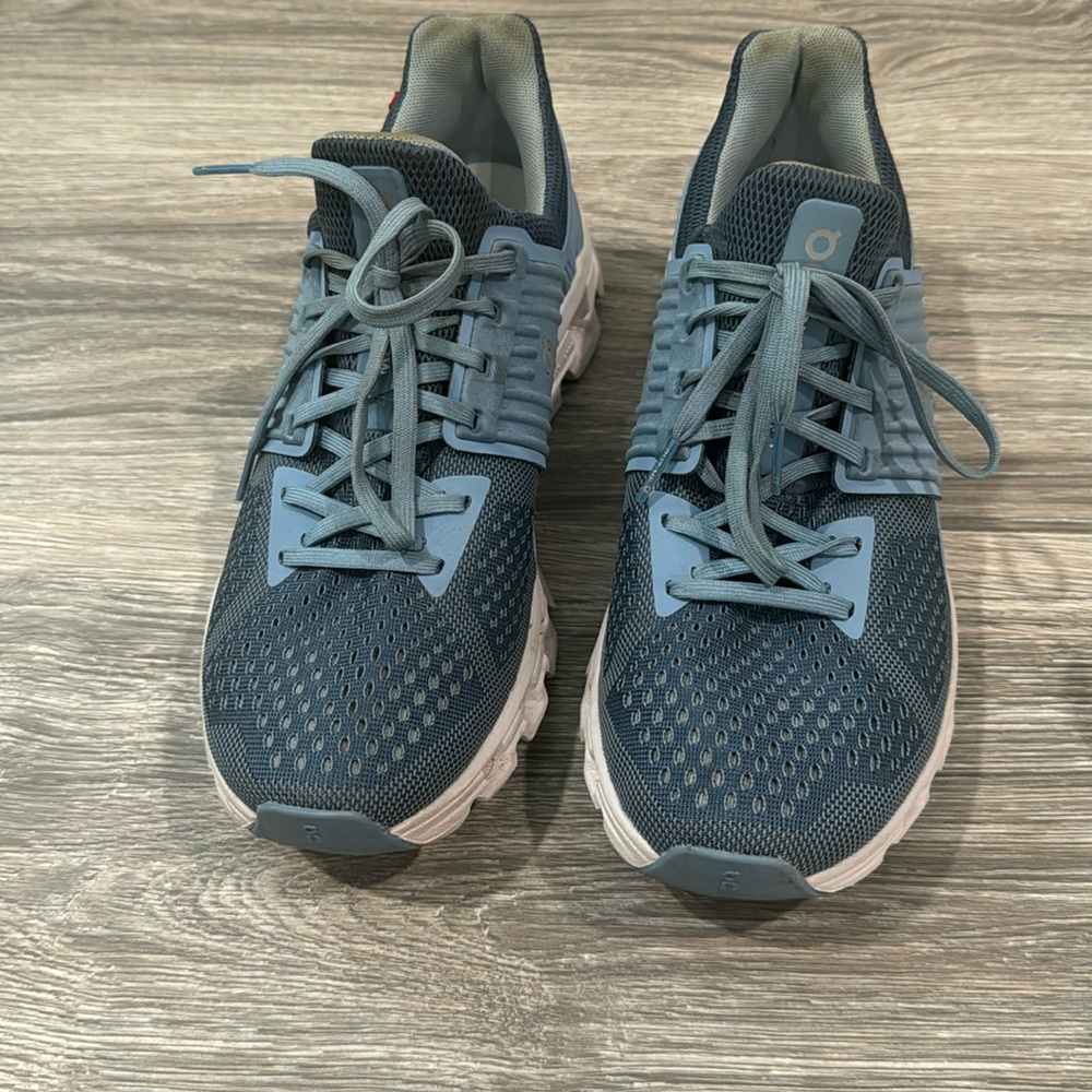 ON Cloudswift sneakers